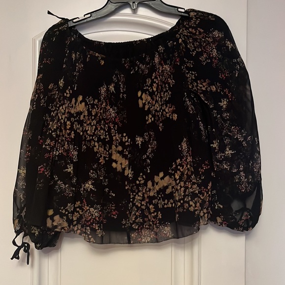 Brand new Aritzia Wilfred off the shoulder top - Picture 3 of 6
